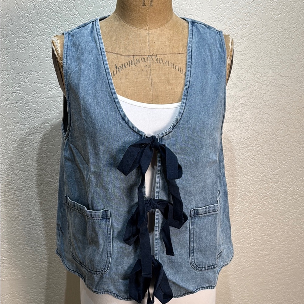She + Sky Women's S Blue Boho Denim Vest Scallop Edge with 3 Navy Bow Ties‎ NWT